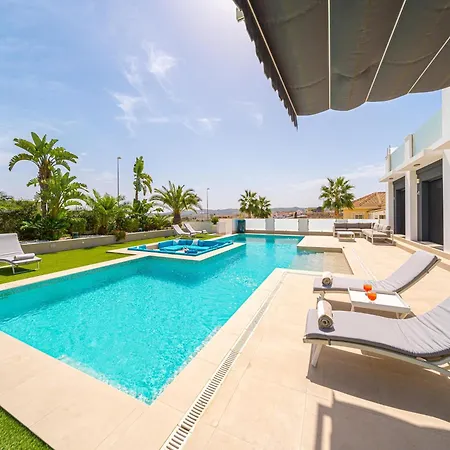 Villa Stylish With Views