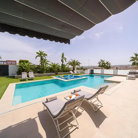 Stylish With Views Villa *