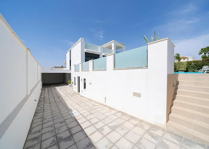 Villa Stylish With Views Torremendo